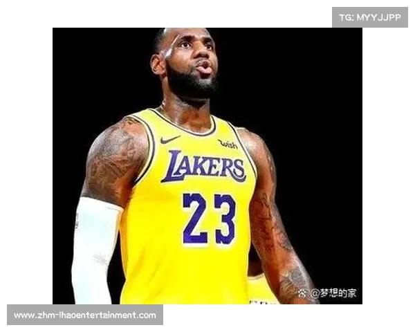 詹姆斯精彩突破送妙传 里夫斯三分球稳稳命中为湖人添分 詹姆斯精彩突破送妙传 里夫斯三分球稳稳命中为湖人添分